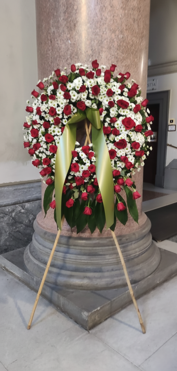 Corona di rose rosse